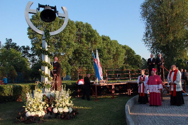 Poświęcenie dzwonnicy Ksiądz Jerzy w Rumi