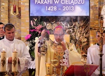 Obecny prymas abp Wojciech Polak jesienią ubiegłego roku odprawił Mszę św. w kościele w Cielądzu