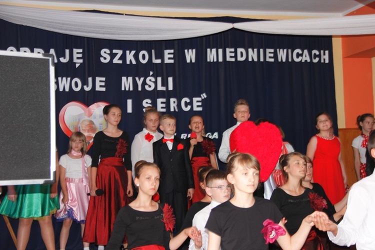15 rocznica nadania imienia SP w Miedniewicach