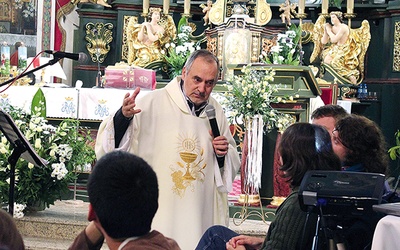 Włoski kapłan nawoływał o otwarcie się na charyzmaty i żywe działanie Ducha Świętego