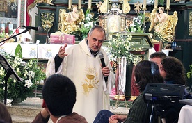 Włoski kapłan nawoływał o otwarcie się na charyzmaty i żywe działanie Ducha Świętego