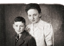 Ewę Trauenstein-Turzyńską i jej syna Leona uratował  ks. Mikołaj Ferenc