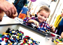 Dzieci mogą nie tylko podziwiać konstrukcje innych, ale też stworzyć własne budowle 