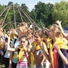 Przed rozpoczęciem gry miejskiej „Św. Jan Paweł II naszym przewodnikiem” młodzi zgromadzili się na modlitwie śpiewem 