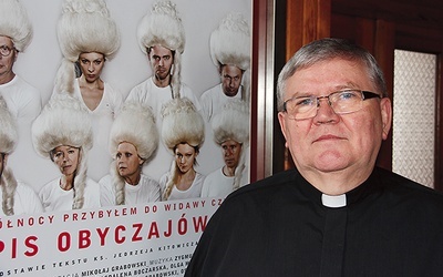  Po raz kolejny, dzięki staraniom ks. Henryka Linarcika, w Rzeczycy zostanie wystawiony „Opis obyczajów III” w reżyserii Mikołaja Grabowskiego