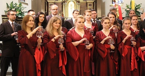 Chórzyści ATH wystąpili na rzecz budowy Hospicjum św. Jana Pawła II