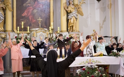 40 lat pomocy potrzebującym