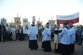 Modlitwa na papieskim placu