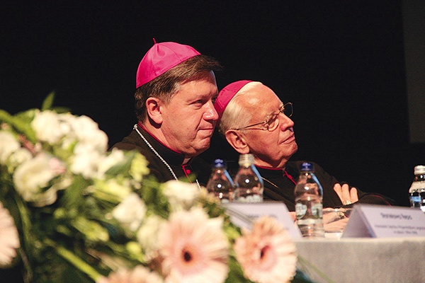  W inauguracyjnym sympozjum w Lubinie wzięli udział abp Józef Kupny oraz bp Stefan Cichy. Sympozjum poświęcone było pracy i świętowaniu