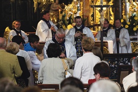  Podczas Eucharystii padły słowa, że chrześcijańska pomoc ma zawsze  twarz św. Mikołaja, współpatrona bolesławieckiej bazyliki mniejszej  