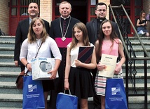 Ola (w środku) wyprzedziła w konkursie dwie reprezentantki diecezji zielonogórsko-gorzowskiej