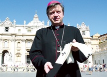 Paliusz jest symbolem władzy pasterskiej oraz jedności ze Stolicą Apostolską. Abp Józef Kupny otrzymał go z rąk papieża 29 czerwca 2013 r.