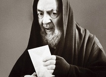 Francesco Forgione, znany jako święty ojciec Pio z Pietrelciny (1887–1968), został kanonizowany w 2002 r. przez Jana Pawła II