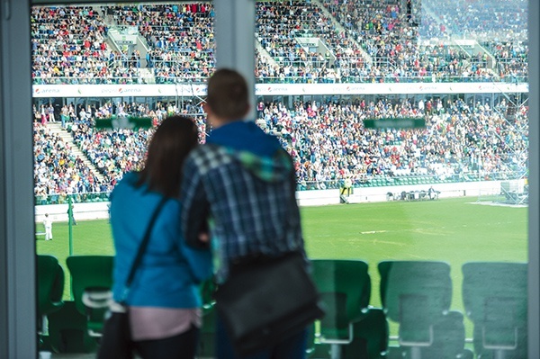 Na stadionie było blisko 20 tysięcy osób, w tym 1700 tzw. doradców. Około 800 z nich to katolicy.