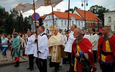 Płocka procesja przeszła centralnymi ulicami miasta