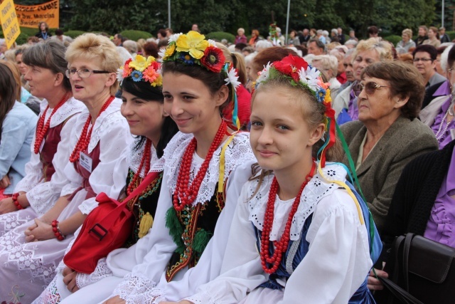 25. lecie koronacji obrazu Matki Bożej Cierpliwie Słuchającej - część I