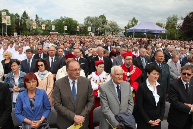 25. lecie koronacji obrazu Matki Bożej Cierpliwie Słuchającej - Msza (cześć I)