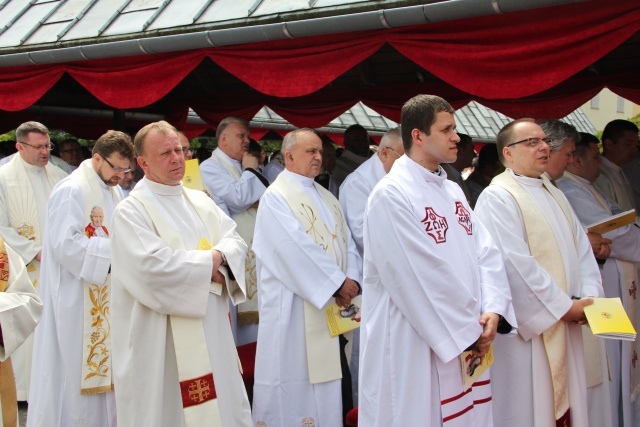 25. lecie koronacji obrazu Matki Bożej Cierpliwie Słuchającej - Msza (cześć I)
