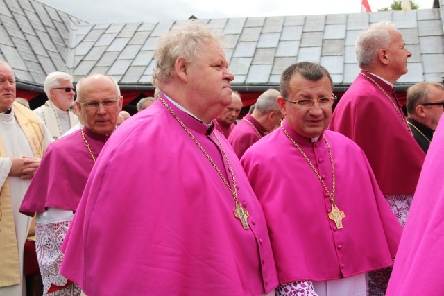 25. lecie koronacji obrazu Matki Bożej Cierpliwie Słuchającej - Msza (cześć I)