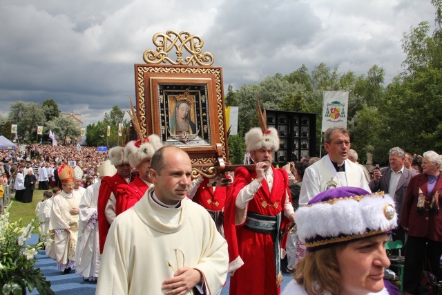 25. lecie koronacji obrazu Matki Bożej Cierpliwie Słuchającej - Msza (cześć I)