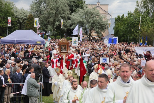 25. lecie koronacji obrazu Matki Bożej Cierpliwie Słuchającej - Msza (cześć I)