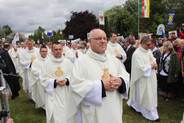 25. lecie koronacji obrazu Matki Bożej Cierpliwie Słuchającej - Msza (cześć I)