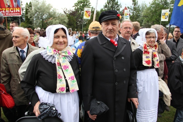 25. lecie koronacji obrazu Matki Bożej Cierpliwie Słuchającej - Msza (cześć I)