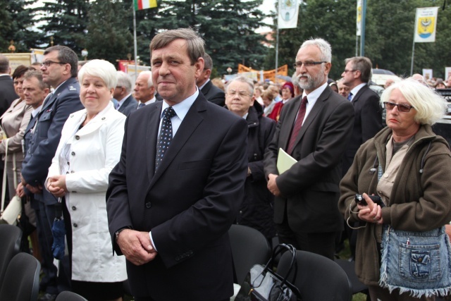 25. lecie koronacji obrazu Matki Bożej Cierpliwie Słuchającej - Msza (cześć I)