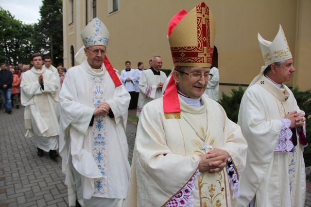 25. lecie koronacji obrazu Matki Bożej Cierpliwie Słuchającej - Msza (cześć I)