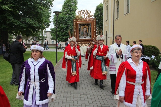 25. lecie koronacji obrazu Matki Bożej Cierpliwie Słuchającej - Msza (cześć I)