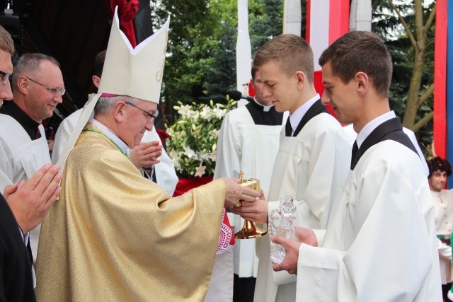 25. lecie koronacji obrazu Matki Bożej Cierpliwie Słuchającej - Msza (cześć II)