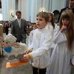 Dzieci pierwszokomunijne w katedrze