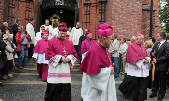 Koronacja ikony Matki Bożej w Gliwicach cz. 1