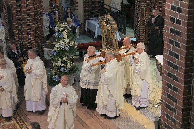 Koronacja ikony Matki Bożej w Gliwicach cz. 1