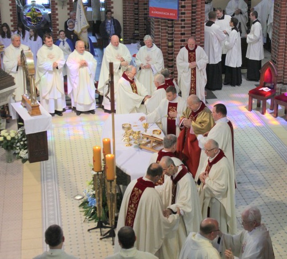 Koronacja ikony Matki Bożej w Gliwicach cz. 1