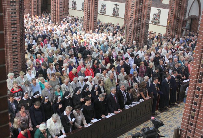 Koronacja ikony Matki Bożej w Gliwicach cz. 1