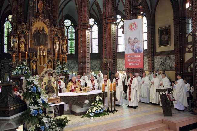 Koronacja ikony Matki Bożej w Gliwicach cz. 2