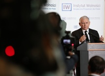 Kaczyński: Trwanie rządu jest skandalem