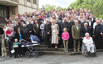  Oazowe rodziny i ich duszpasterze na jubileuszowych uroczystościach