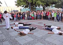 Scenka ewangelizacyjna w wykonaniu uczniów z liceum salezjańskiego