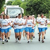  W biegu do Maryi z Łowicza na Jasną Górę wzięło udział 18 osób