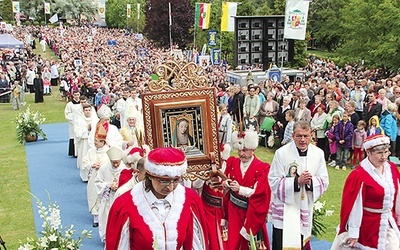 Mszę św. odprawiało ponad 300 kapłanów i kilkunastu biskupów z całej Polski 