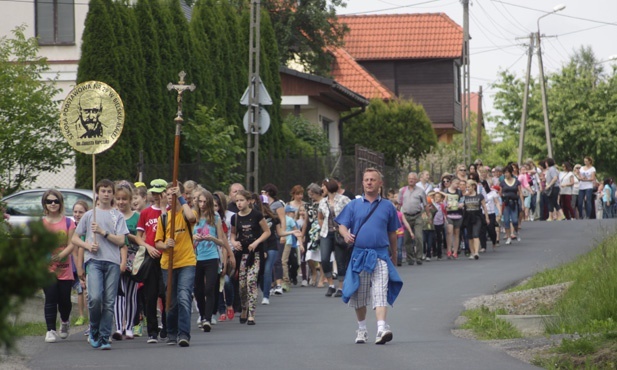 Piesza pielgrzmka szkolna do Hałcnowa