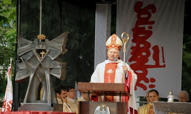 Mszy św. przy pomniku protestu z czerwca 1976 r. przewodniczył bp Henryk Tomasik