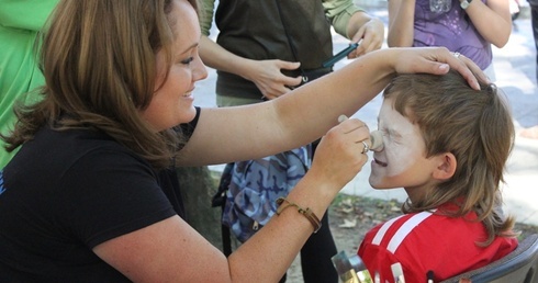 Wielkiej atrakcji najmłodszych n apikniku z "Nadzieją" - malowania twarzy - nie zabraknie i w tym roku