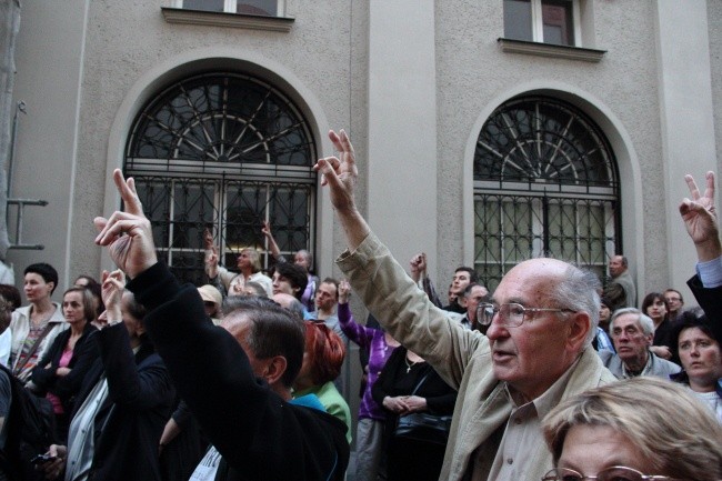 Protest przeciwko "Golgota Picnic"