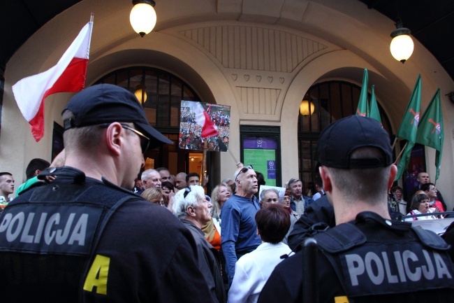 Protest przeciwko "Golgota Picnic"