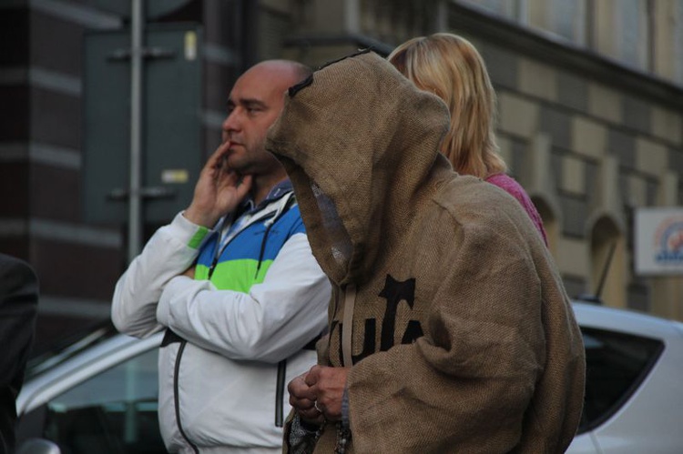 Protest pod Teatrem Śląskim