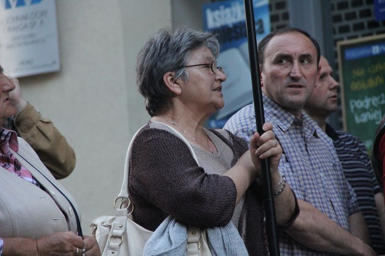 Protest pod Teatrem Śląskim