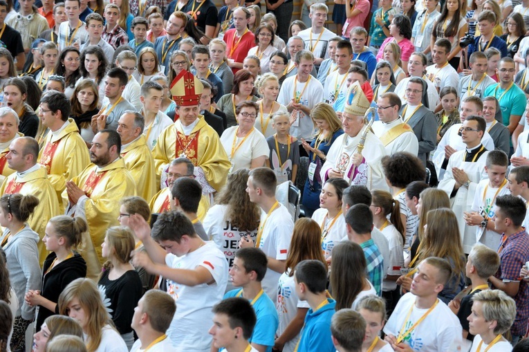 Młodzież - początek Mszy
